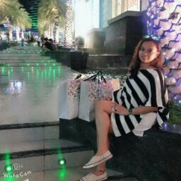 Meet your Posher, Raquel - Picture 1 of 1